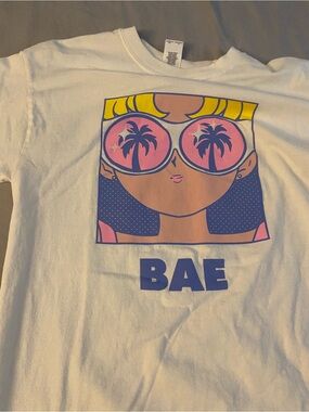 Gildan White Heavy Cotton T-Shirt with Blue Tag Accent